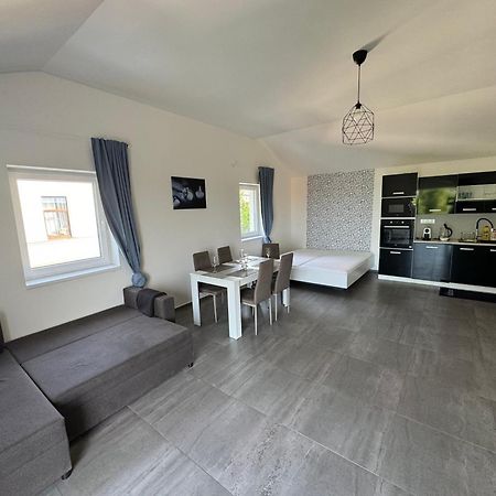 Apartman Byt 75M2 Klid Priroda Pro Rodinu براغ المظهر الخارجي الصورة