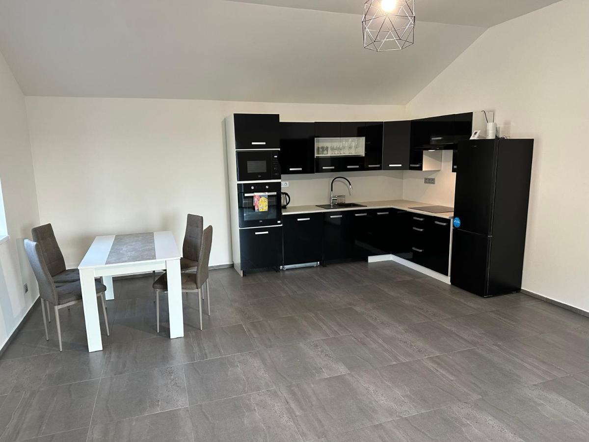 Apartman Byt 75M2 Klid Priroda Pro Rodinu براغ المظهر الخارجي الصورة