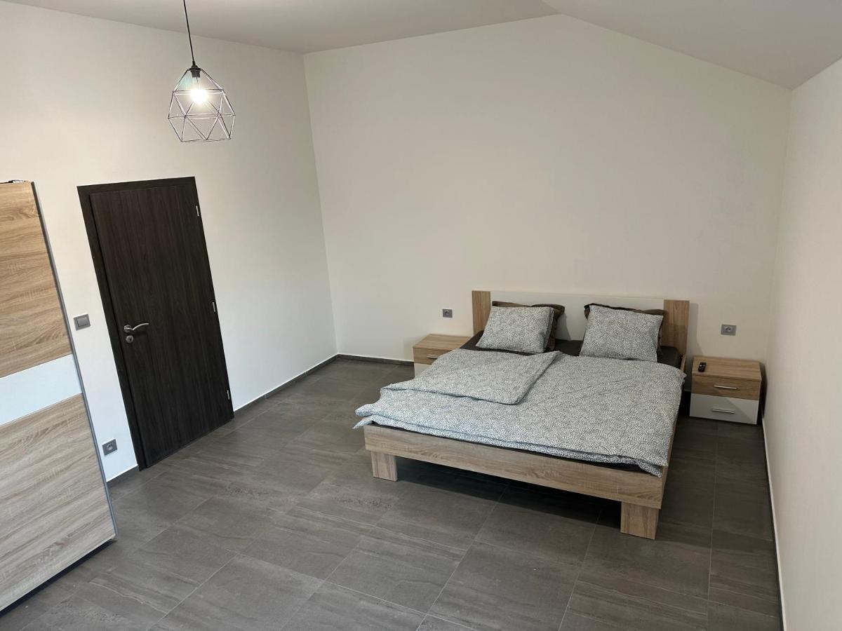 Apartman Byt 75M2 Klid Priroda Pro Rodinu براغ المظهر الخارجي الصورة